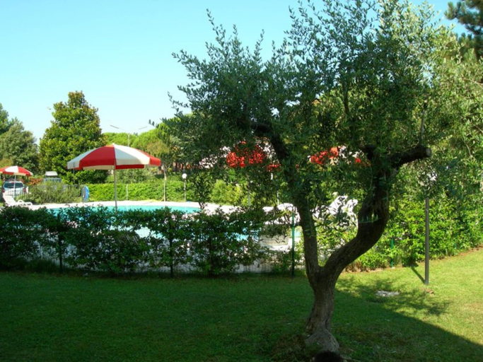 Garden 3, Three-storey apartment with shared pool and patio, Venezia