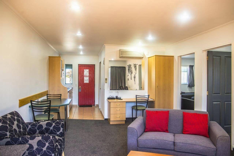 Others 5, Lakes Suites, Mackenzie