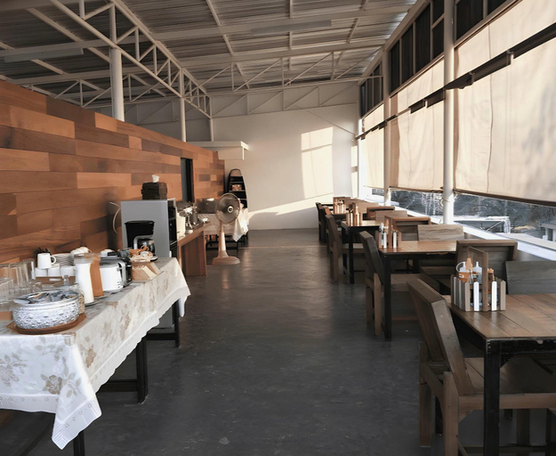 Food & Drinks 5, Baantalay Thungwualaen Hotel, Pathiu