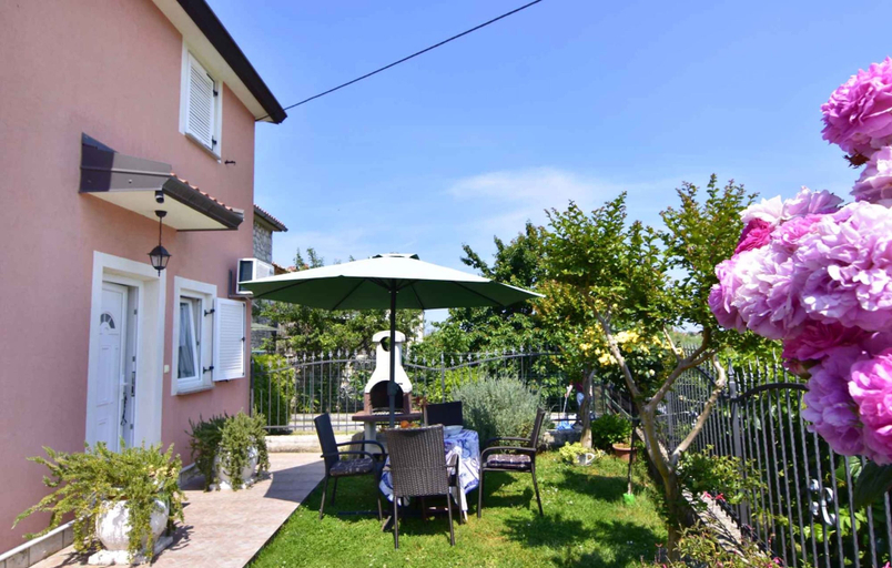 Terrace/patio, Lovely Accommodation With Private Garden, Umag