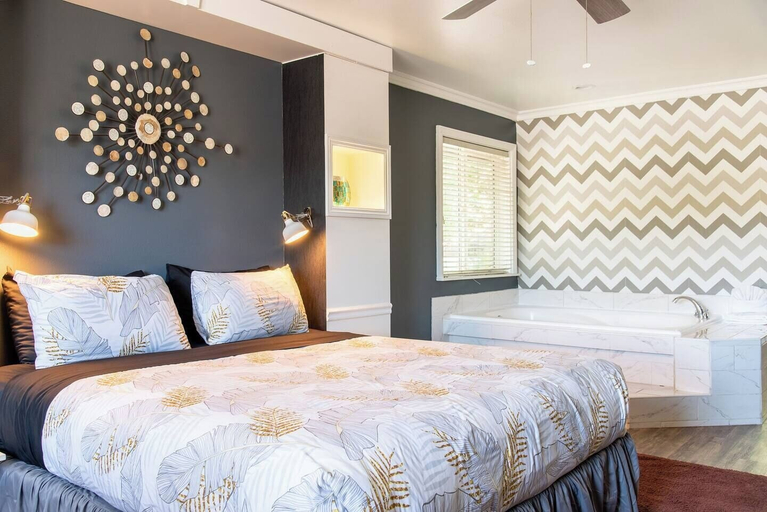 Bedroom 1, Big Bear Spa Suites, San Bernardino