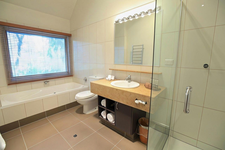 Bathroom 4, Freycinet Lodge, Glamorgan-Spring Bay