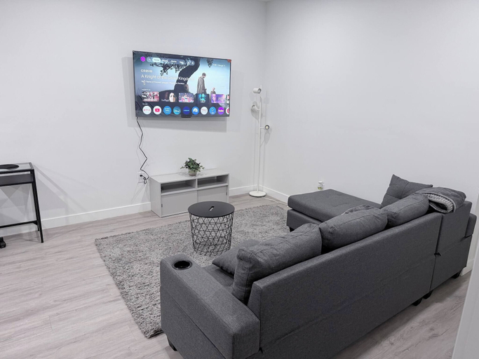 Living room 5, Charming Family-friendly House Rental in Edmonton, Division No. 11