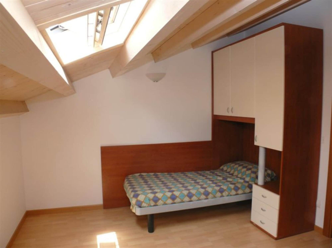 Room 5, Three-storey apartment with shared pool and patio, Venezia