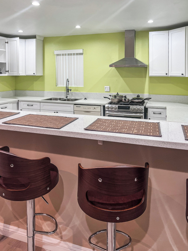 Shared kitchen 3, View and Suite - Queen Bed & Bathroom, Los Angeles