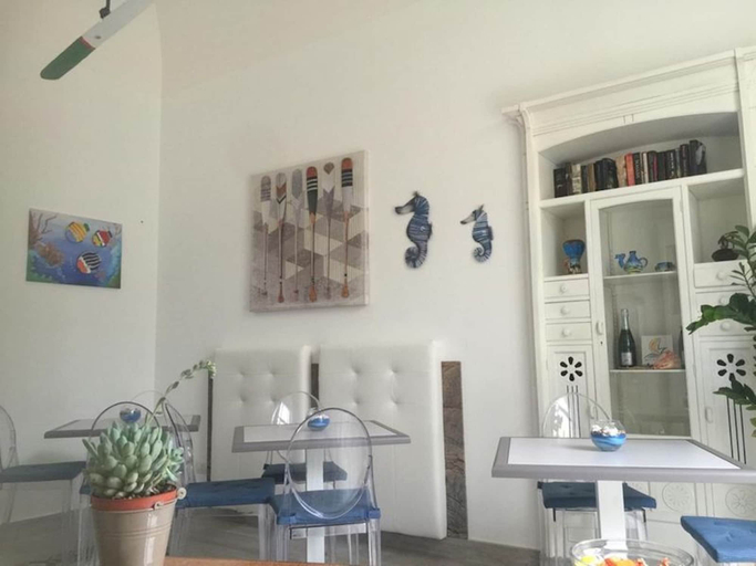 Others 5, Room-triple Room in B&b - a Stone's Thro, Bari