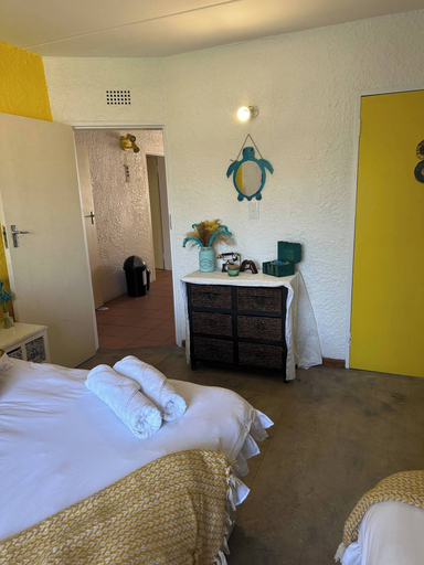 Room 4, Retro at The Vaal - Entire Flat, Fezile Dabi