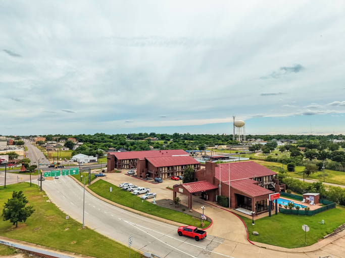 Exterior 3, THE LODGE AT THE FALLS, Wichita