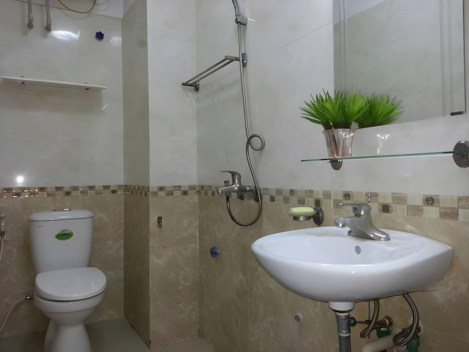 Bathroom 5, V-Studio Apartment 2, Cầu Giấy