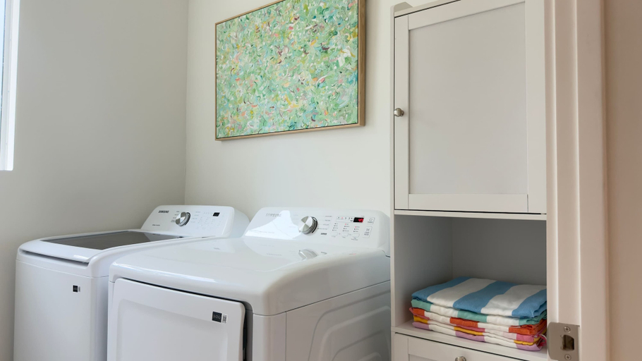 Room 2, New Modern St Pete Home Near Downtown Beaches, Pinellas