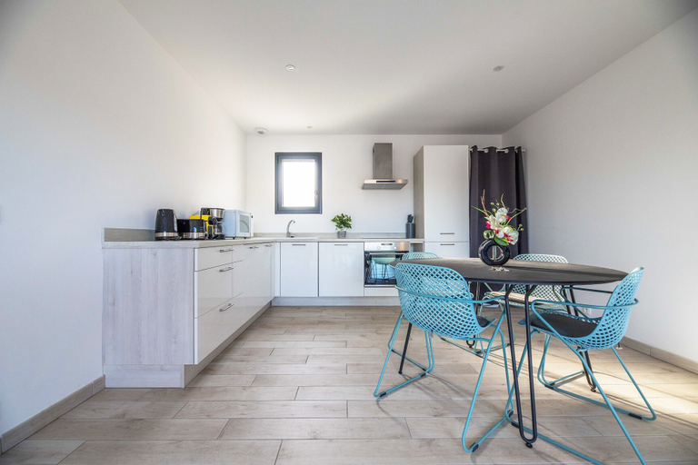 Dining 2, Lecci Stay With Heated Pool, Corse-du-Sud