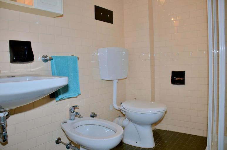 Bathroom amenities, Beachfront Two-room Flat With Side sea View, Venezia