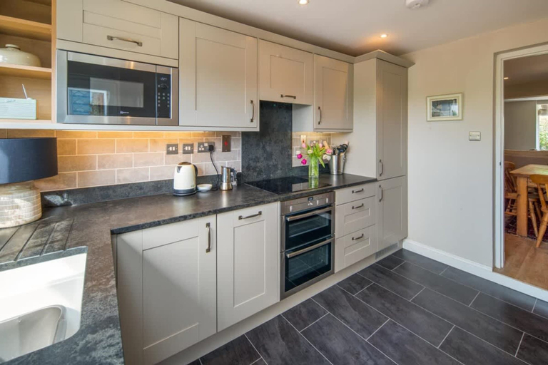 Room 3, Lily Cottage Charming Gurnard Retreat by the Sea, Isle of Wight