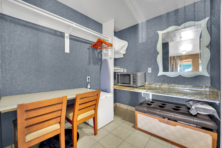 Interior 5, Vintage Vegas Motel, Clark