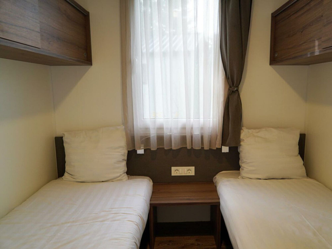Room 5, Holiday Home in Kaatsheuvel With Terrace, Loon op Zand