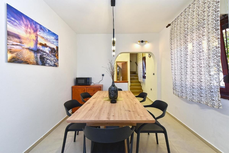 Interior 2, Stylish Family Retreat With Shared Pool, Fažana