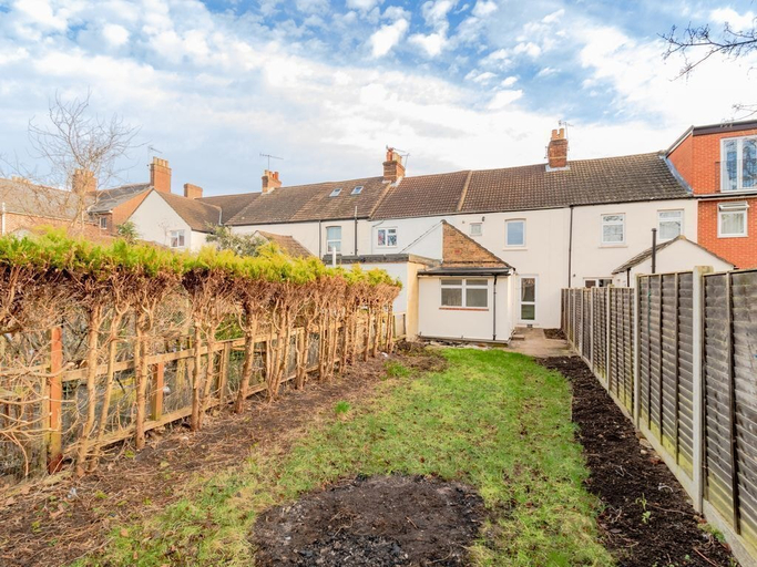 Property grounds, Room-private Room, Closer to Train Stati, Hampshire