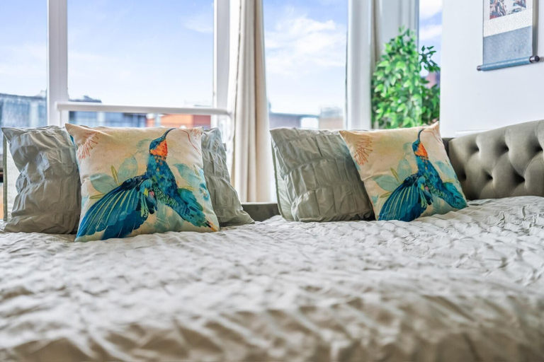 Room 5, 1-bed Apartment, Sleeps 6 With Balcony View in West Midlands, Birmingham