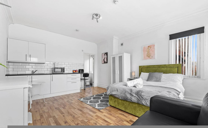 Room 2, Leeds City Studio Stay Ensuite Kitchenette Street Parking, Leeds