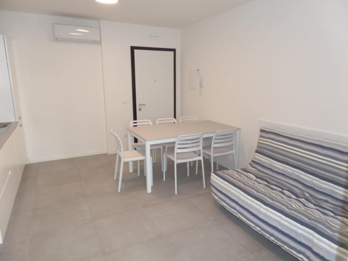 Room 3, Two-bedroom Flat in a Residence With Shared Pool, Venezia