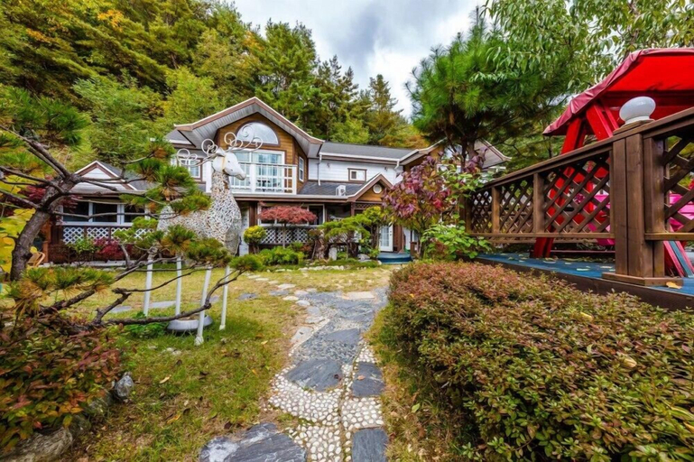 Exterior & Views 2, Ravie Pension, Gapyeong