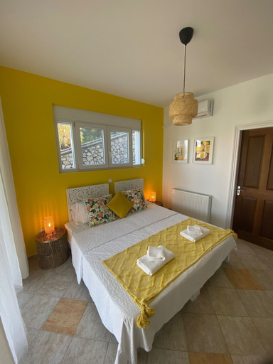 Room 3, Private Villa and Pool With Lake Views and Sunset Terraces at The Grove, Ionian Islands