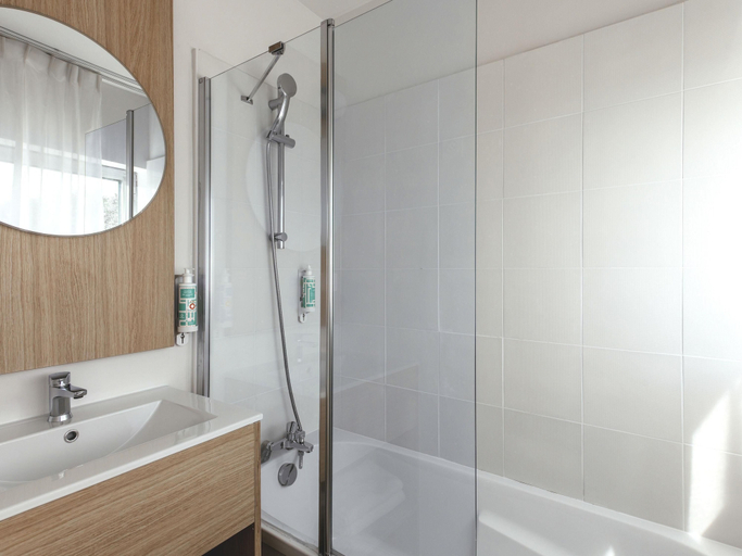 Bathroom 5, Aparthotel Adagio Access Paris La Villette, Paris