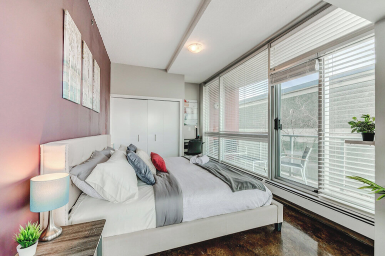 Interior 2, Modern Condo w/ Balcony - Steps From Stampede Park, Division No. 6