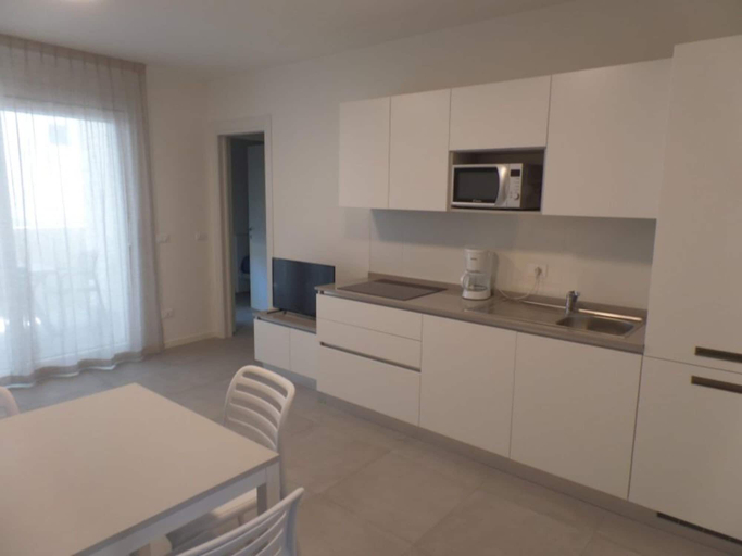 Interior 5, Modern Two-bed Flat With Shared Pool and hot tub, Venezia