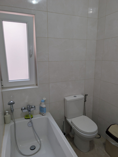 Bathroom 2, Room-private Cosy Room in a Modern Subur
