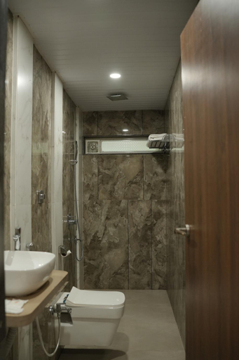 Bathroom 4, The Grand Leela Resort , Raigarh