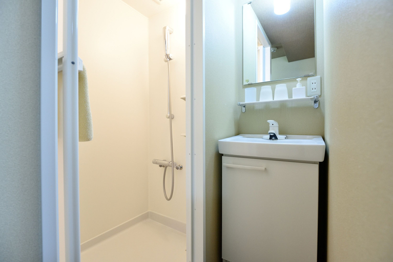 Bathroom 3, Wallaby House, Warabi