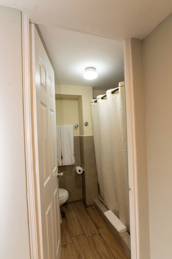 Bathroom 4, In & Out Hotel, ZONA 13