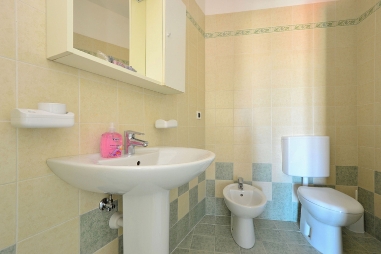 Bathroom 5, Holiday Home Just 50m From the Beach, Udine