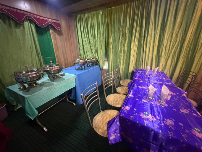 Food & Drinks 4, New Heaven Canal Guest House, Srinagar