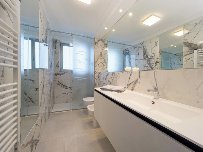 Bathroom 2, Modern Flat in Piazza Fontana, Udine