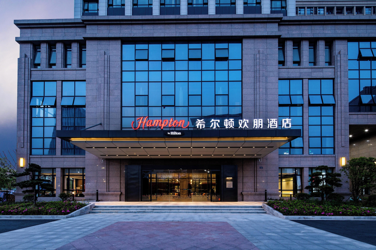 Exterior detail, Hampton by Hilton Hangzhou Xiaoshan People's Square, Hangzhou