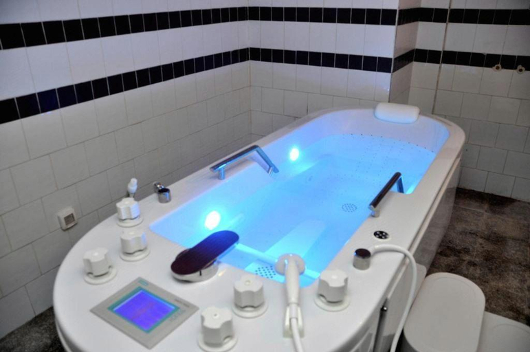 Bathroom 4, Hotel and Club Lella Meriam, Zarzis