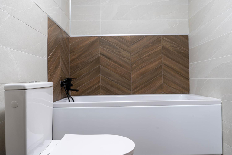 Bathroom, 2TowersCabin, Marisel