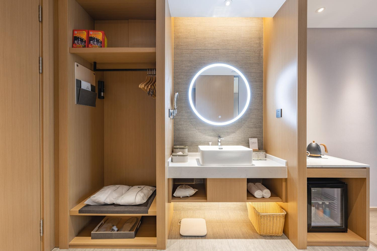 Bathroom 4, Atour Hotel Shanghai Pujiang, Shanghai