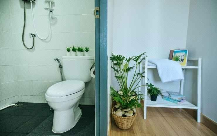 Bathroom 3, To Sleep Poshtel, Don Muang