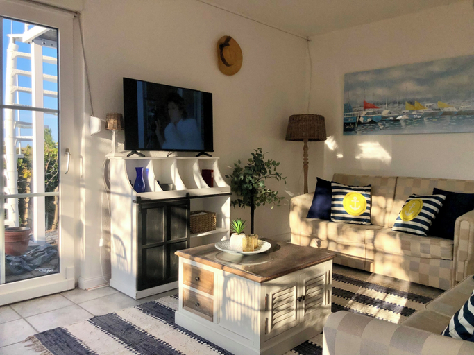 Living room 4, Serene Waterview Retreat 2 Bedrooms in Mönkebude, Germany, Vorpommern-Greifswald