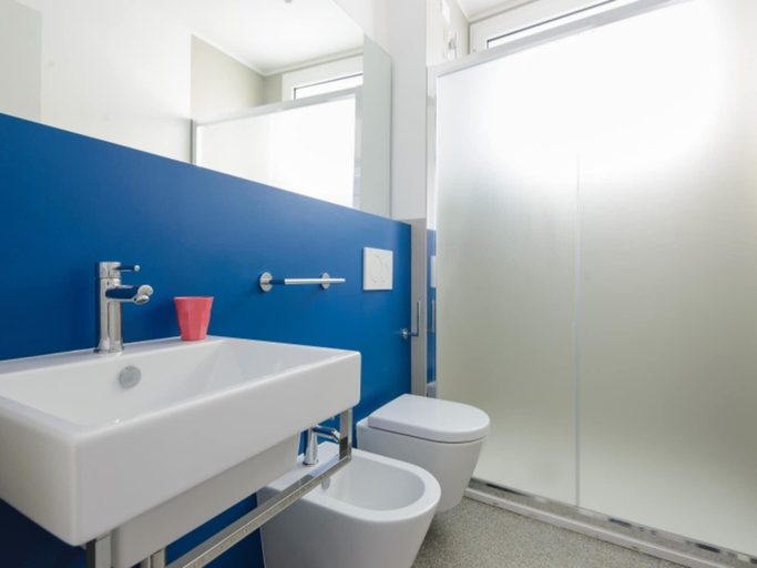 Bathroom 5, Bright and Colorful Accommodation in Lignano, Udine