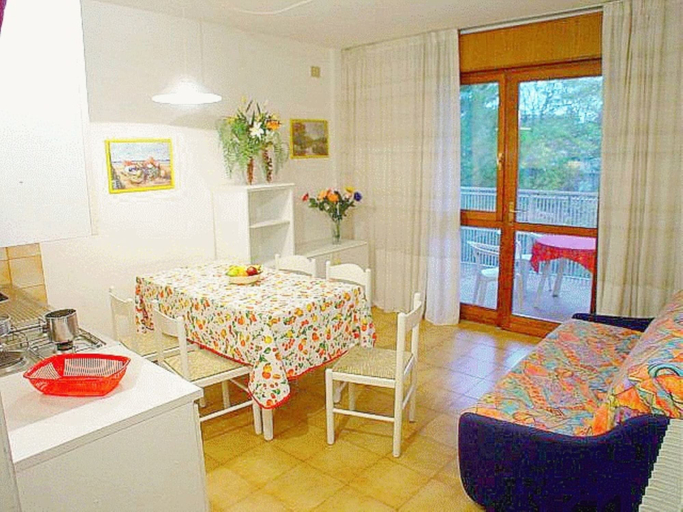 Dining room, Lovely and Elegant Residence Near the Beach in Lignano, Udine