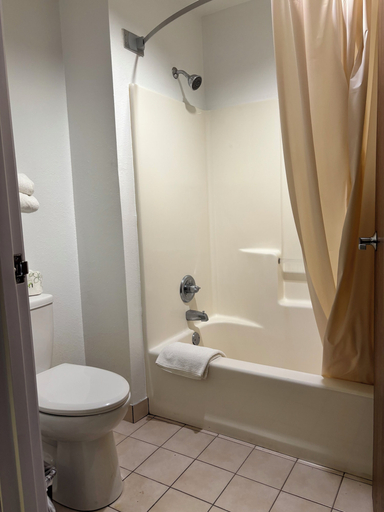 Bathroom, The Centerlodge, Richland