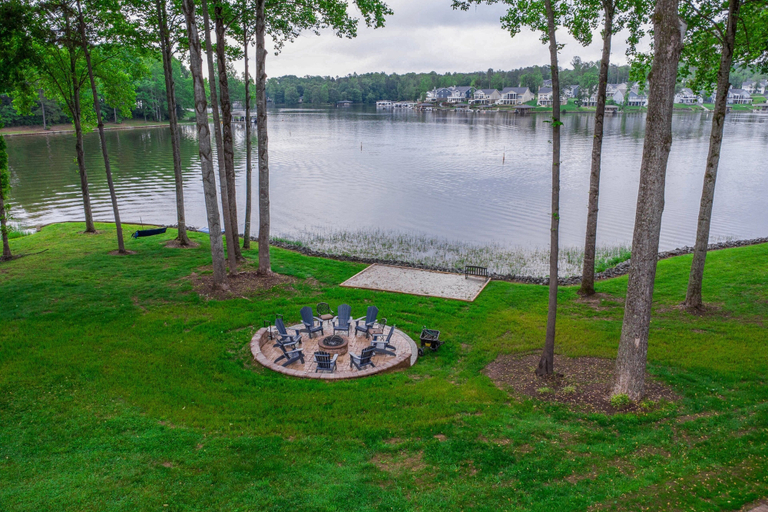 Lake 4, Lakefront Home With Private Dock, Kayaks, Beach, Badminton, Firepit, & Deck, Spotsylvania