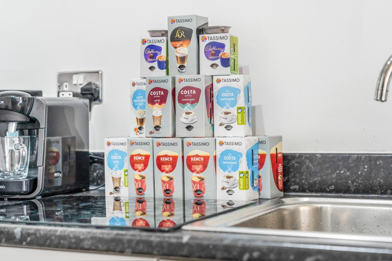 Coffee and/or coffee maker, 1-bed Apartment, Sleeps 6 With Balcony View in West Midlands, Birmingham