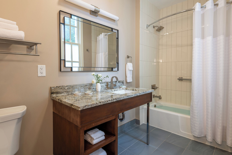 Bathroom 4, La Tourelle Inn & Spa, Tompkins