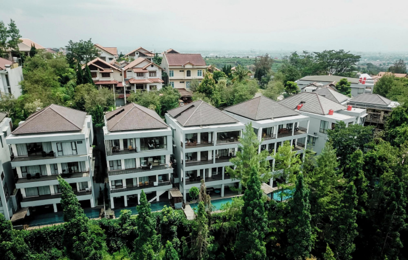 Exterior & Views 2, Magenta Villa 6 BR With Pool Movieroom Billiard, Bandung