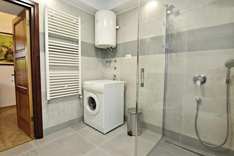 Bathroom 3, Holiday Home With Garden and BBQ in Umag, Umag